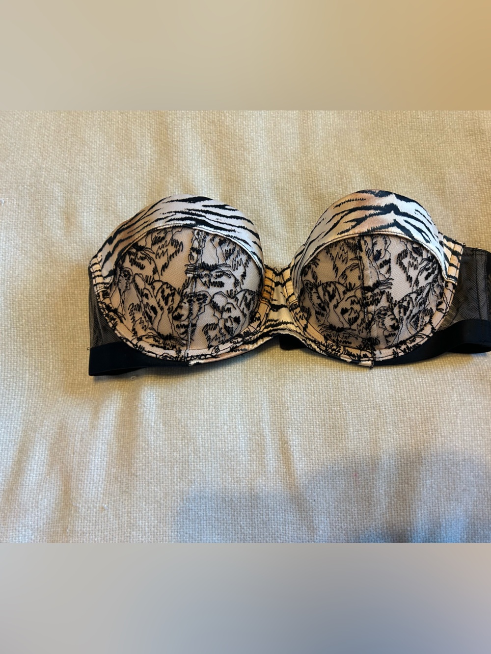 Victoria’s Secret strapless bra 32C